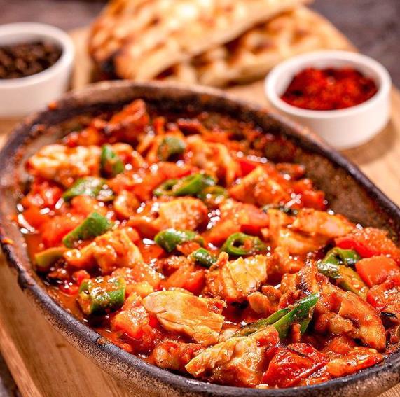 Kiremitte Kaşarlı Tavuk