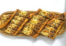 Kıymalı Kaşarlı Pide